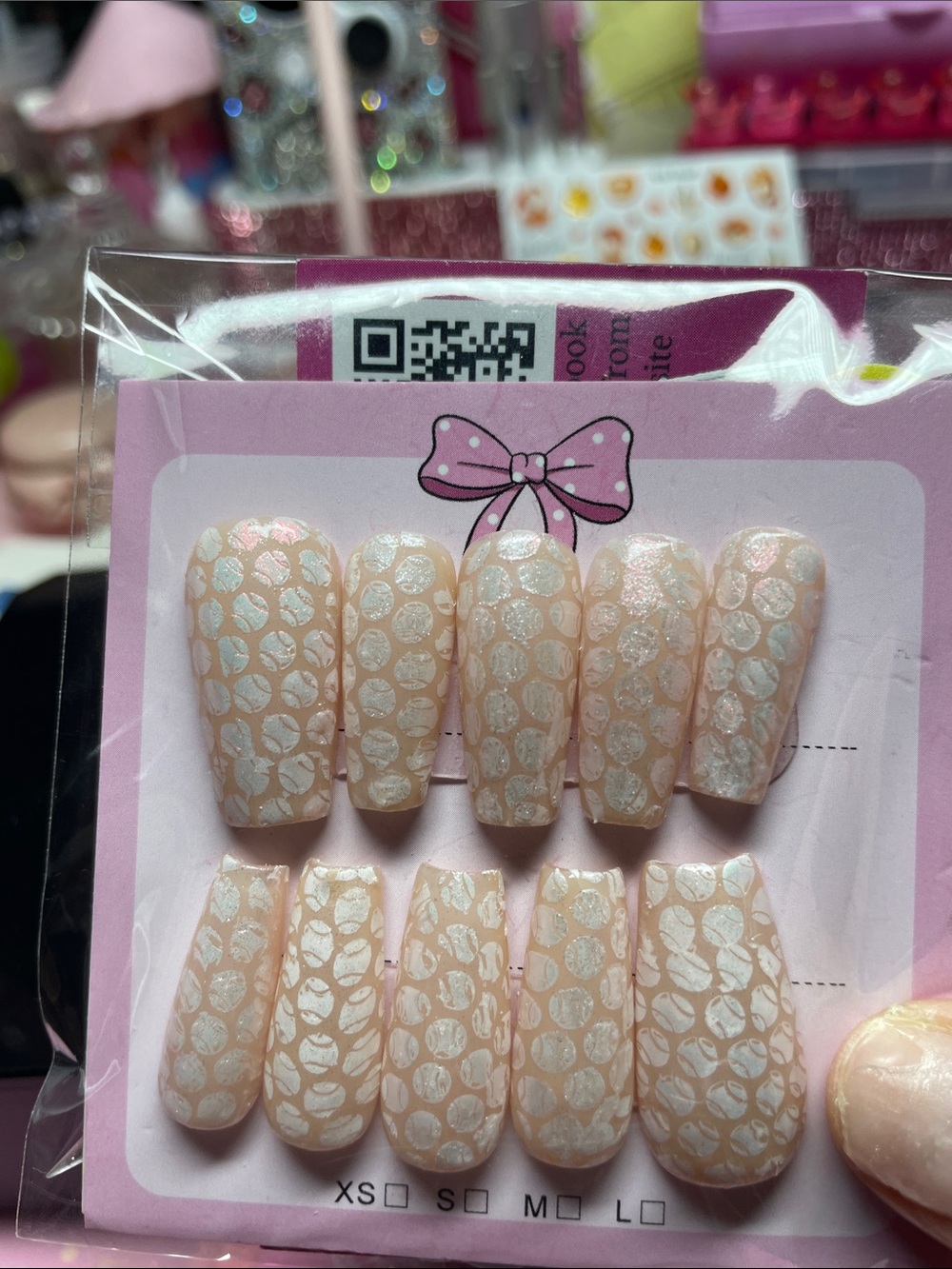 Peach Pearl Dot Press-On Nail Set — Women